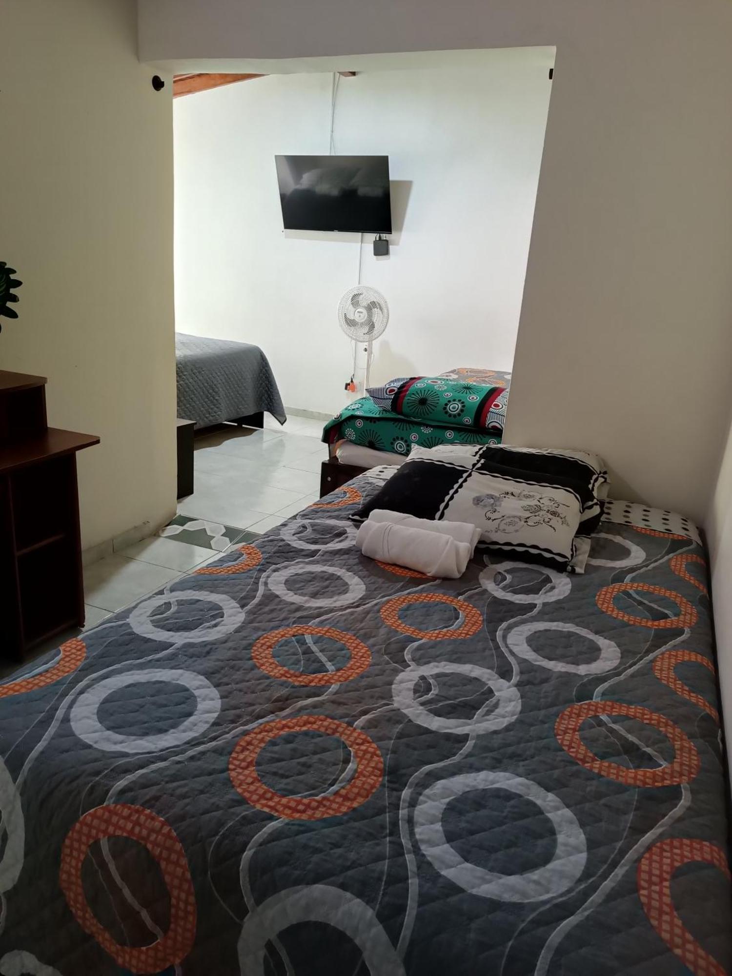 מדיין Pa Pasiar Hostal חדר תמונה