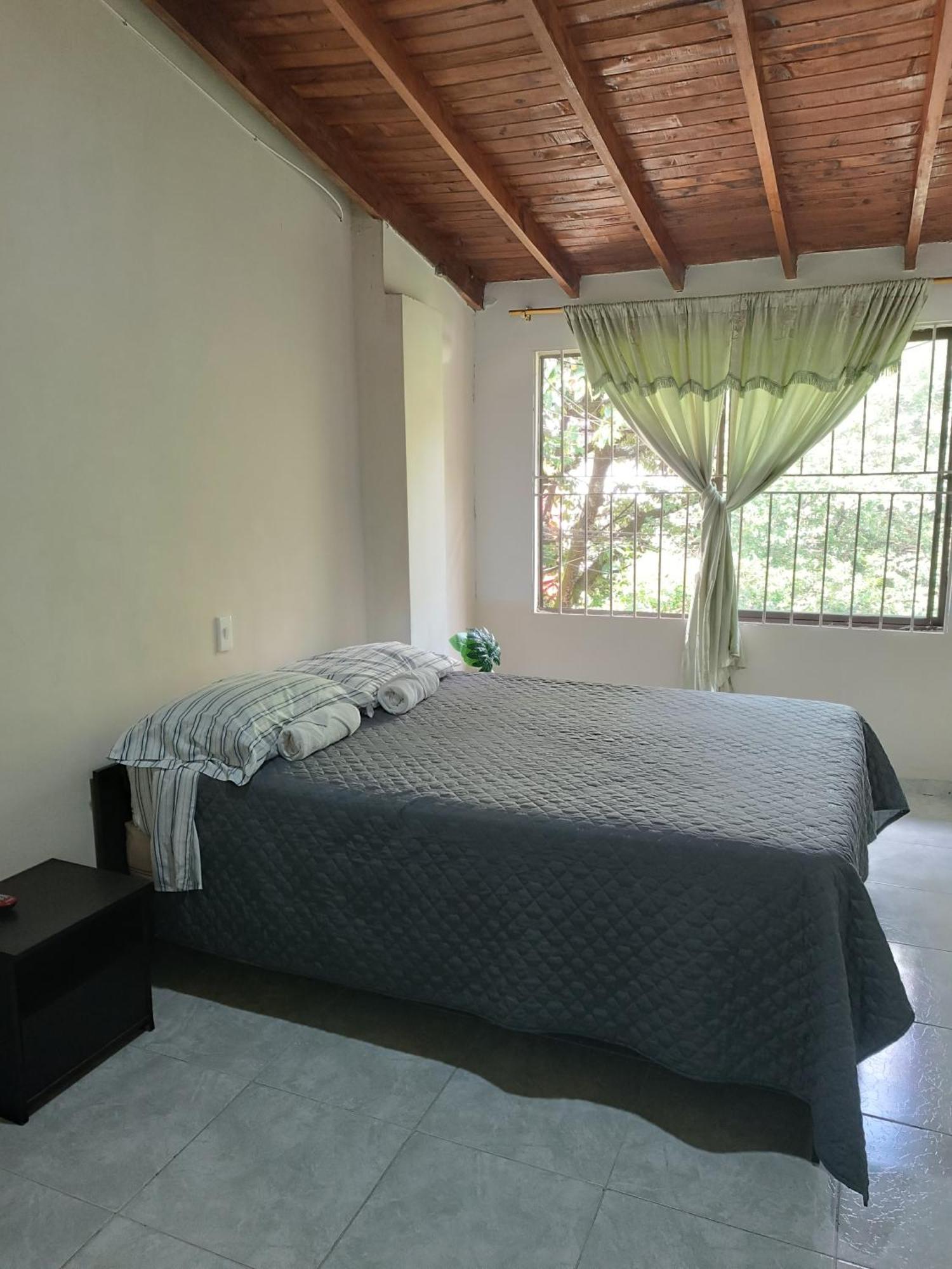 מדיין Pa Pasiar Hostal חדר תמונה